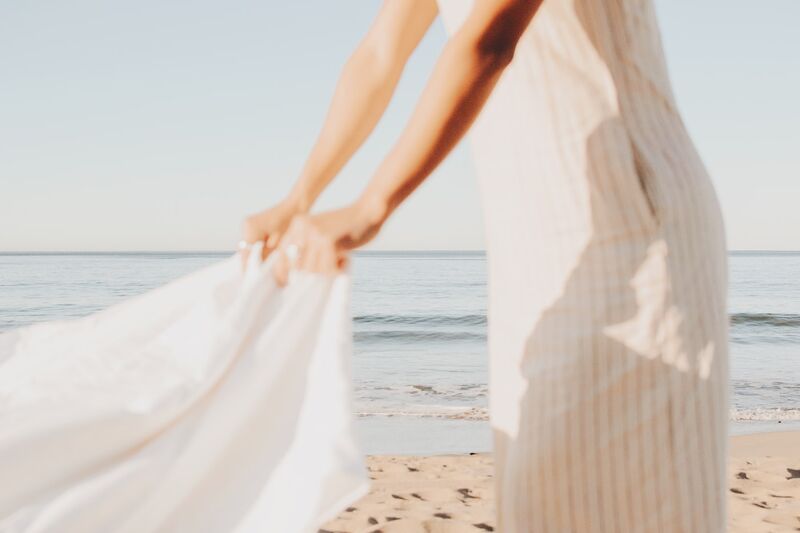 Linen cover up dresses for beach days in a relaxed summer setting