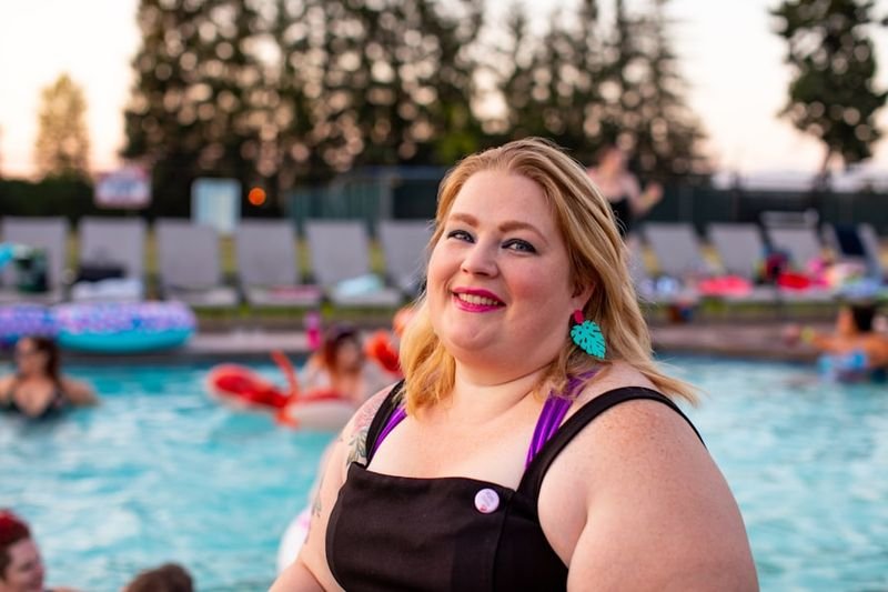 pool party bikini look summer
