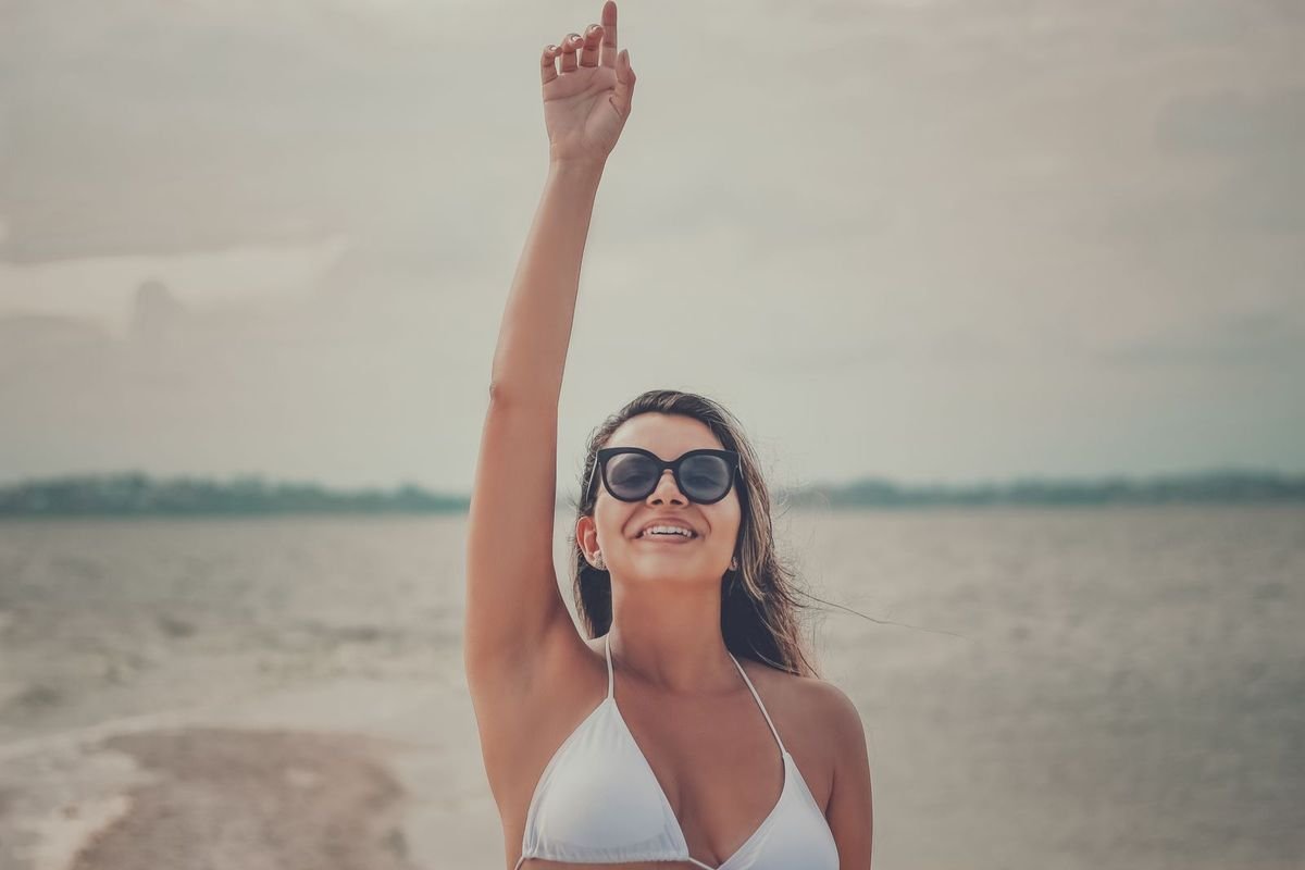 Diamond body shape swimsuit guide featuring a flattering bikini style
