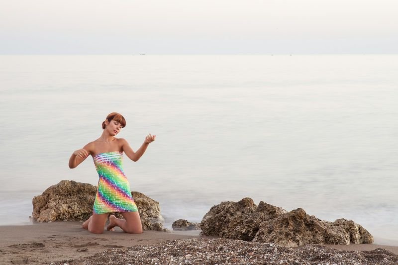ruffle-hem swim dress floral print on rock